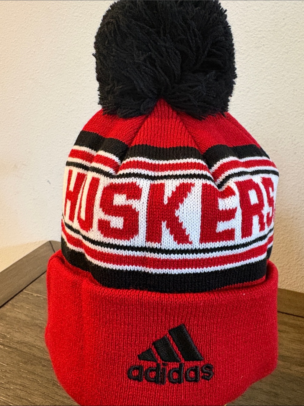 NWT [adidas] Nebraska Cornhuskers Huskers NCAA Cuffed Knit Pom Beanie Hat Youth - Picture 4 of 9